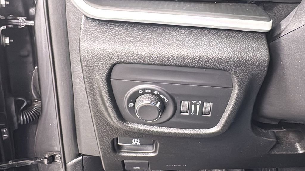 Used 2023 Jeep Grand Cherokee L Laredo image 33