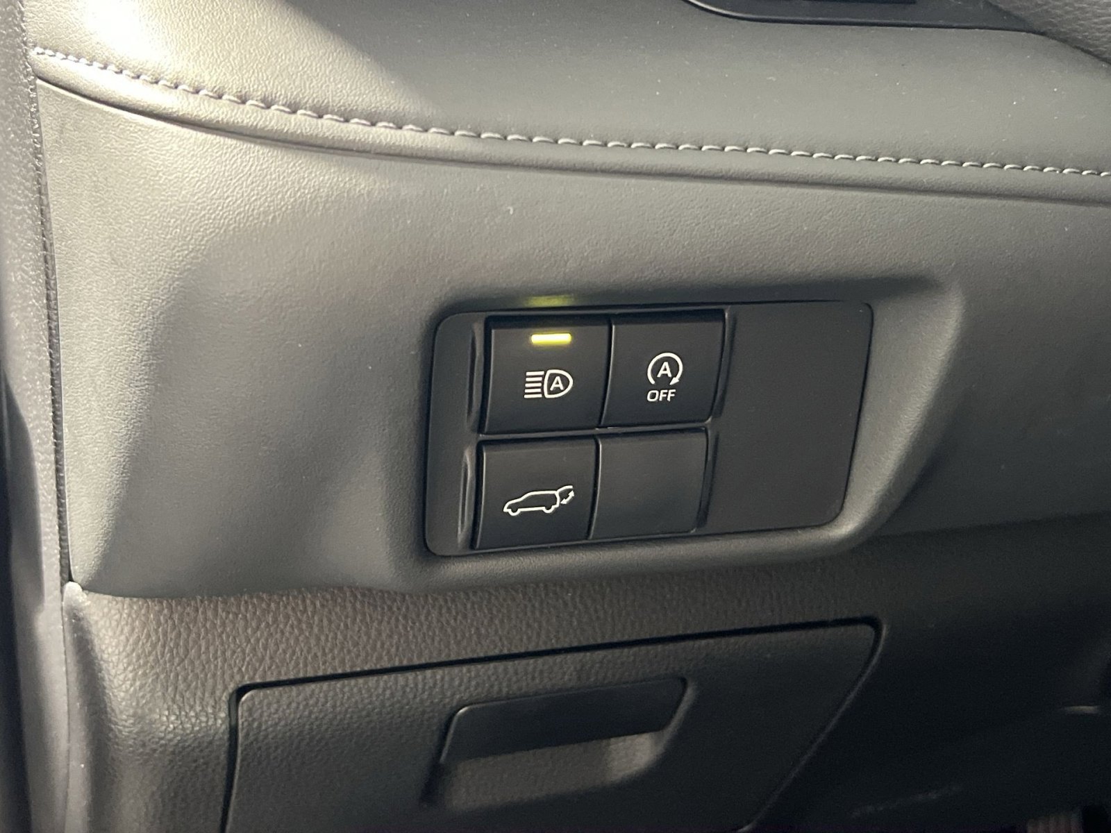 Used 2025 Toyota Highlander LE FWD image 32
