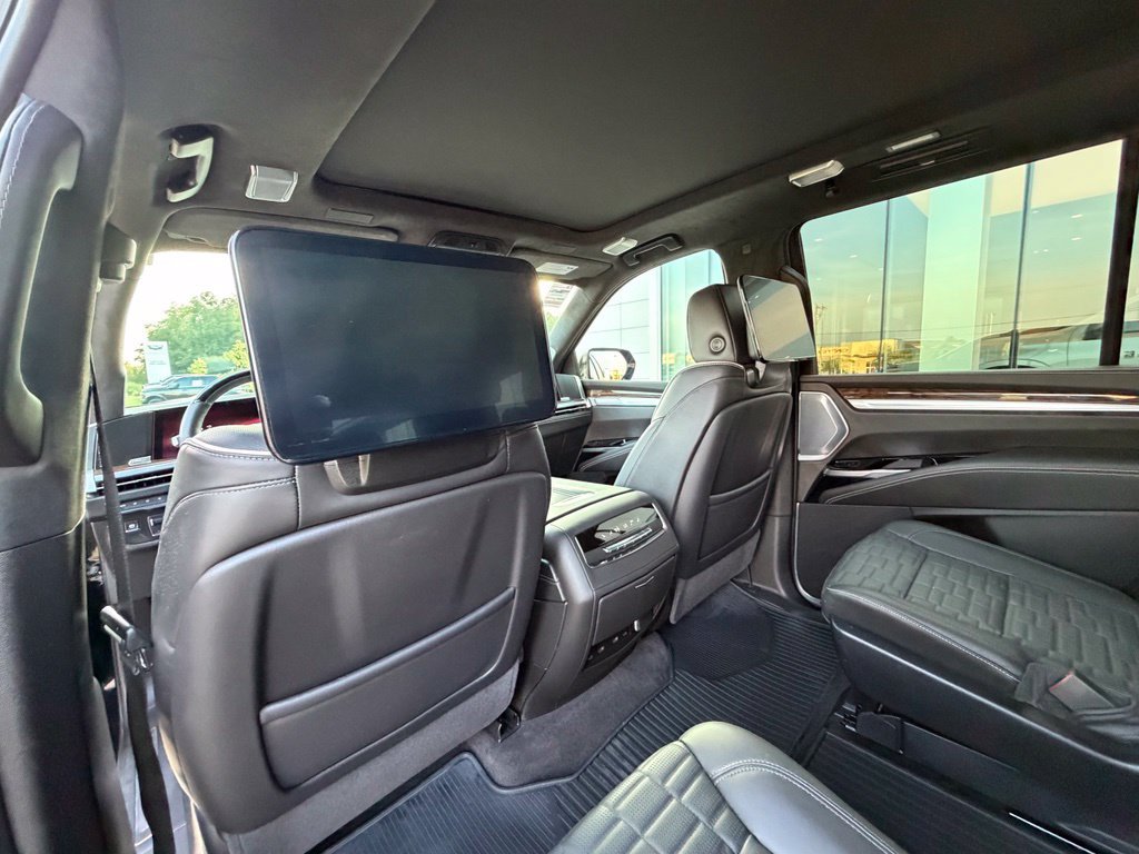 Used 2025 Cadillac Escalade Sport Platinum w/ LPO, ONYX Package AWD/4WD image 21