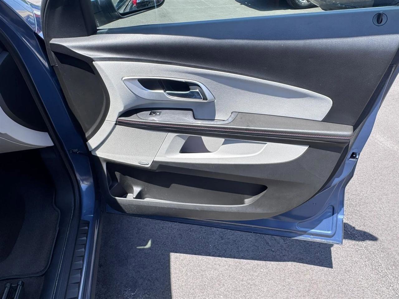 Used 2011 Chevrolet Equinox LTZ FWD image 35