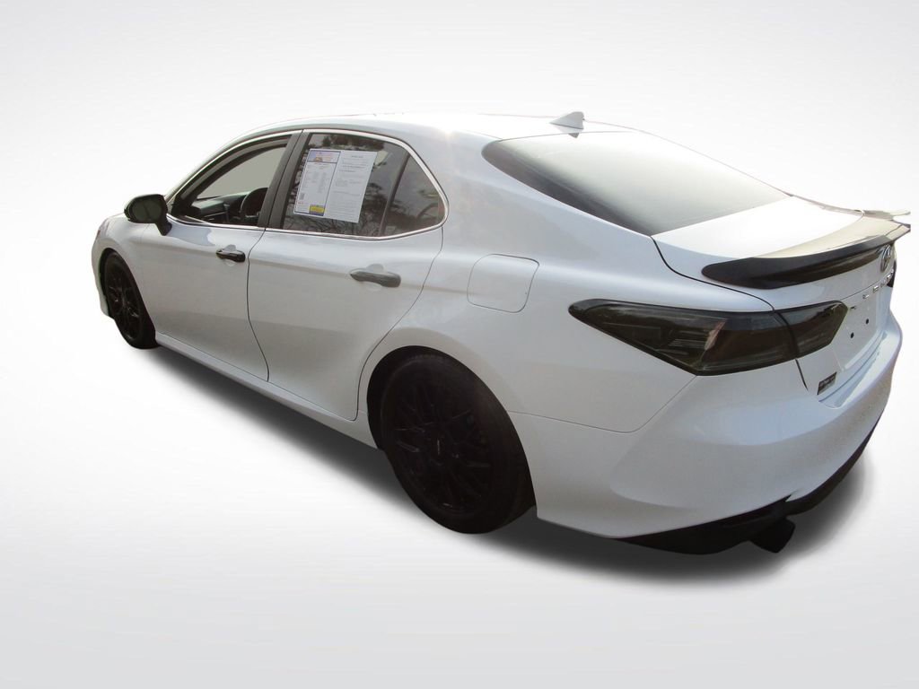 Used 2020 Toyota Camry LE image 3