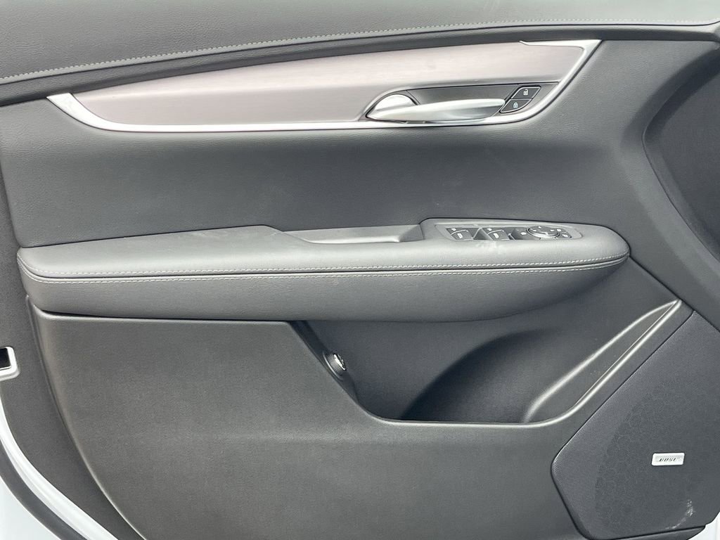 New 2026 Cadillac XT5 Luxury w/ LPO, ONYX Package image 14