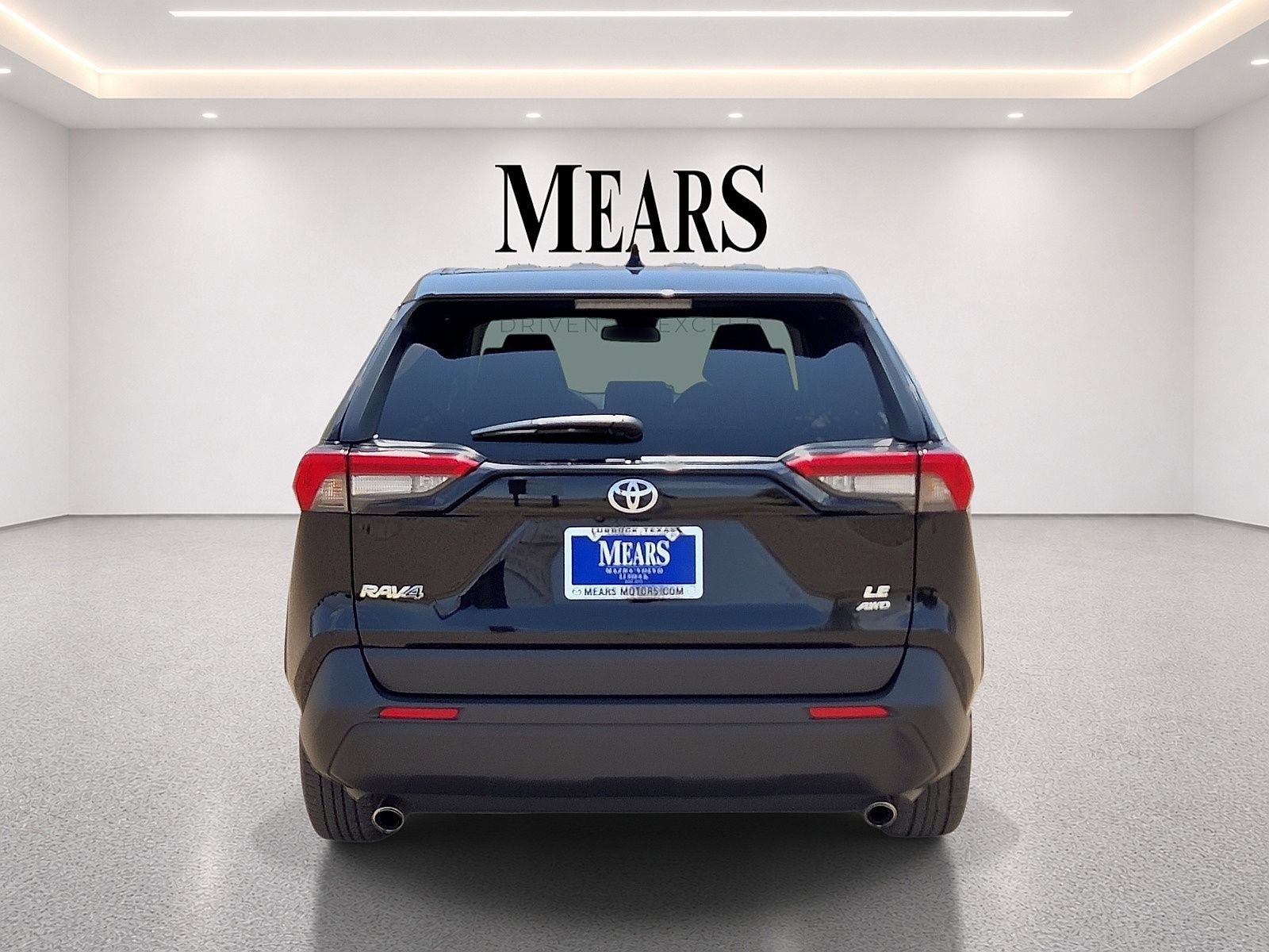 Used 2025 Toyota RAV4 LE AWD/4WD image 4