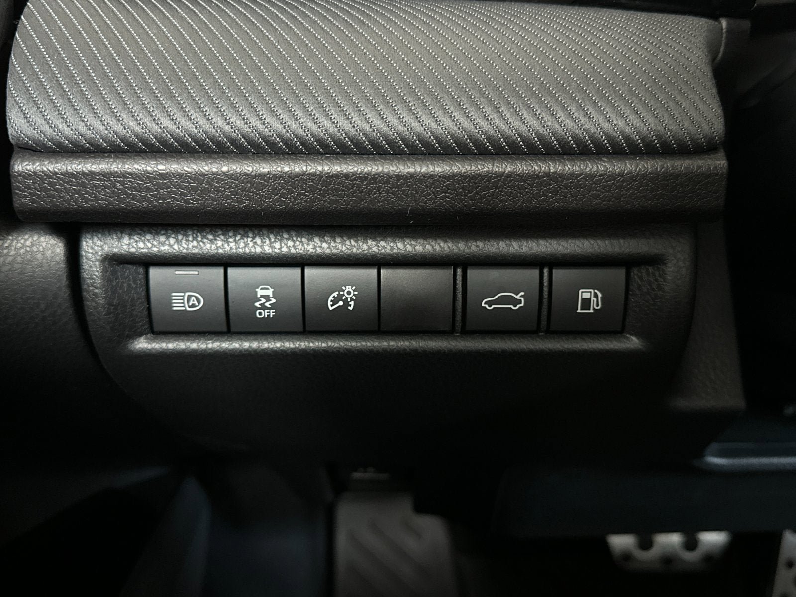 New 2026 Toyota Camry Hybrid FWD image 25