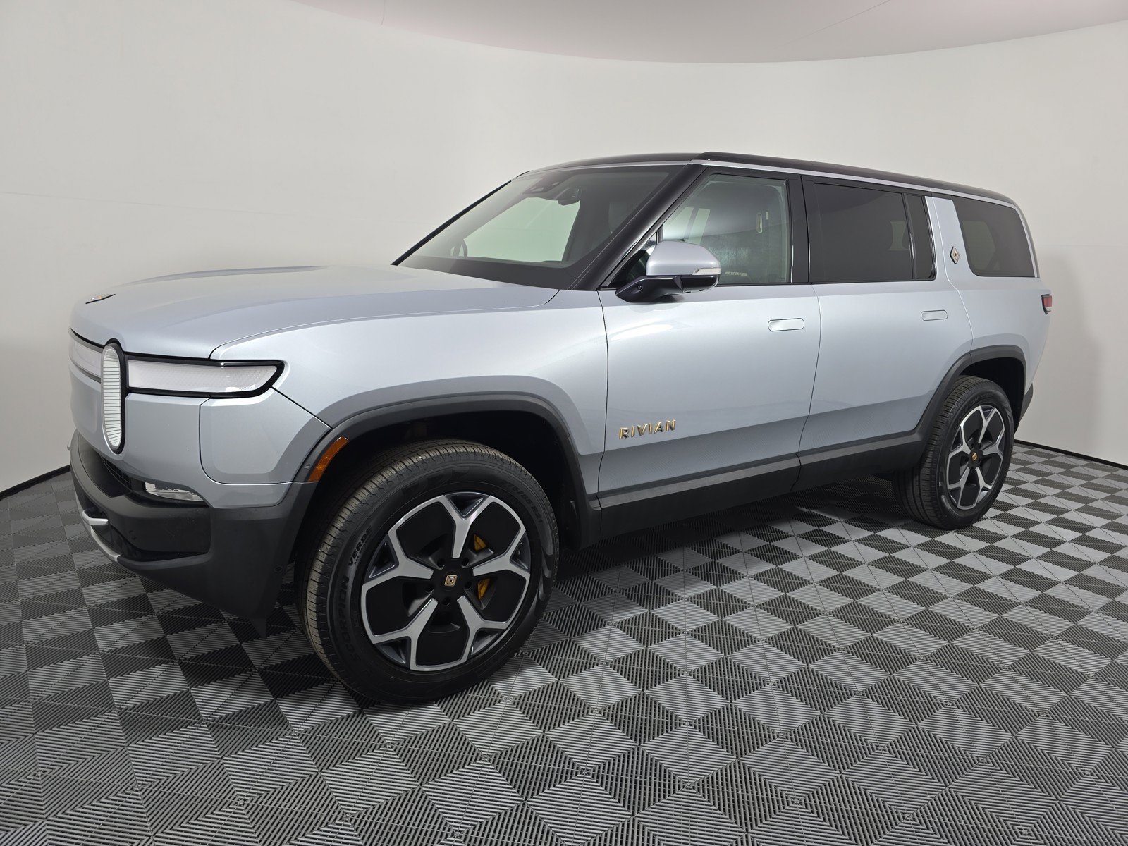 Used 2023 Rivian R1S Adventure AWD/4WD image 1