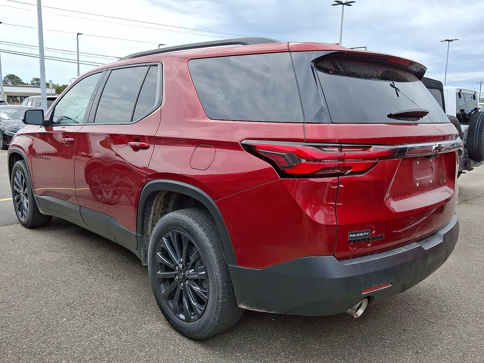 Used 2023 Chevrolet Traverse RS FWD image 5