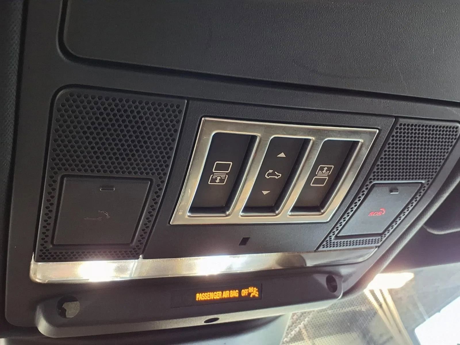 Used 2018 Land Rover Discovery SE image 22