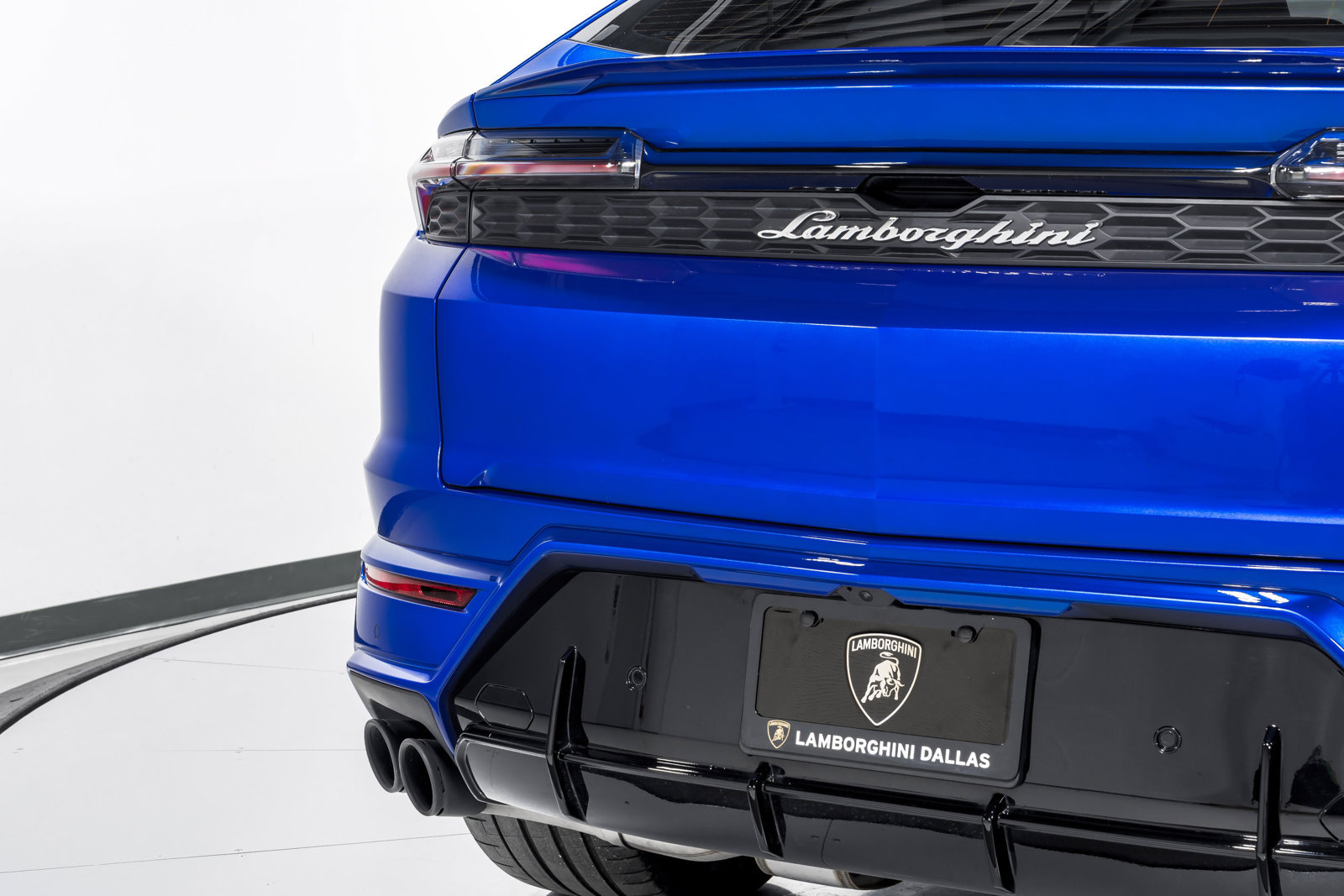 Used 2025 Lamborghini Urus SE AWD/4WD image 57