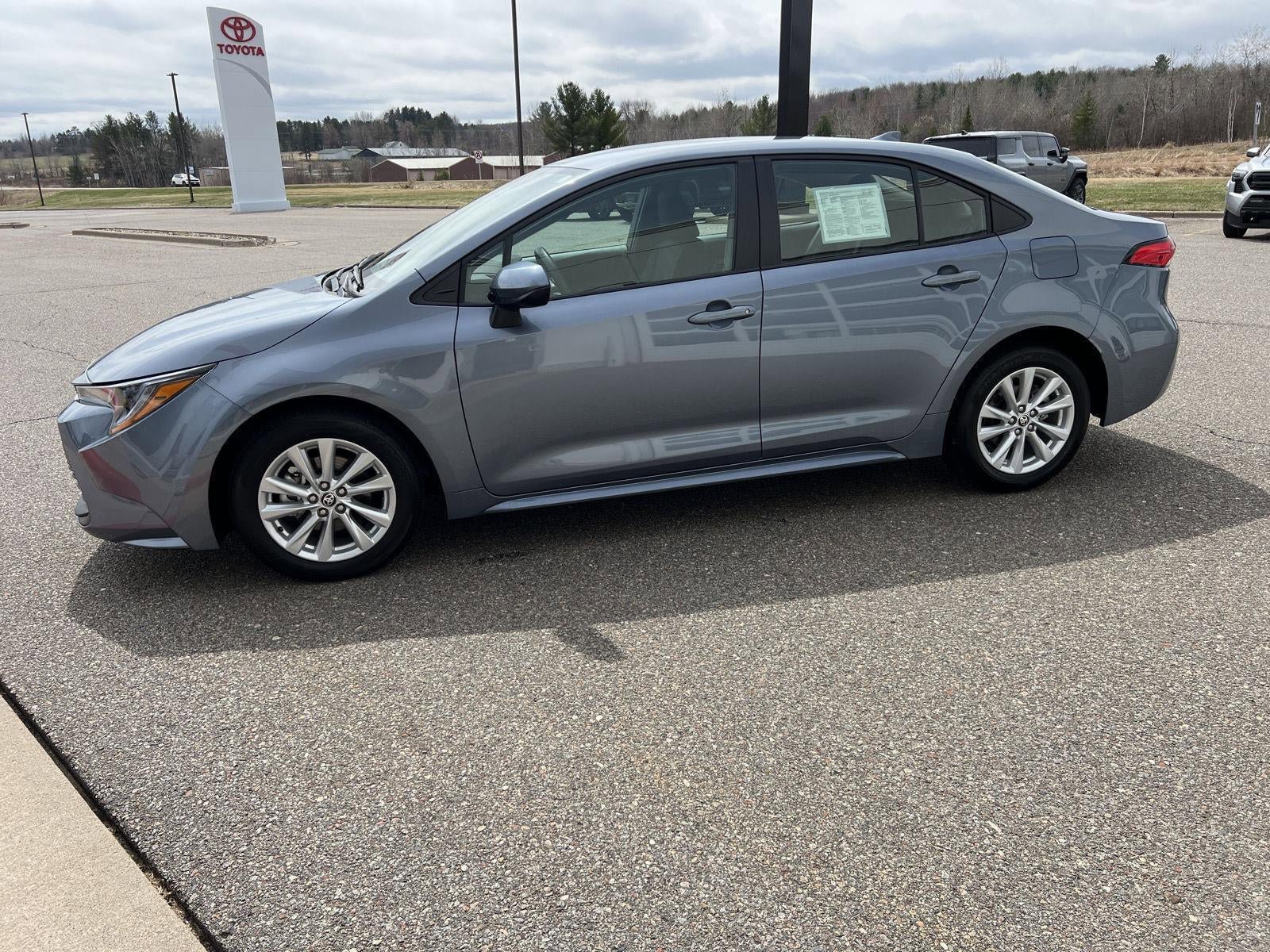 Used 2025 Toyota Corolla LE w/ LE Premium Package FWD image 10