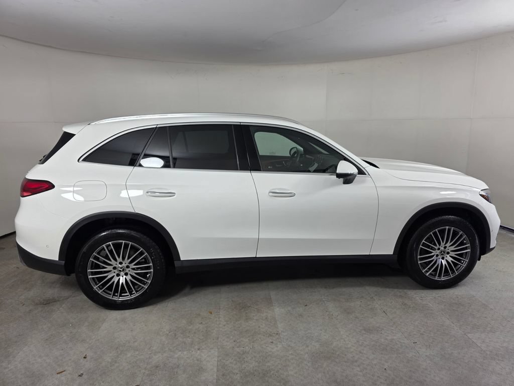 Certified 2025 Mercedes-Benz GLC 300 4MATIC image 3