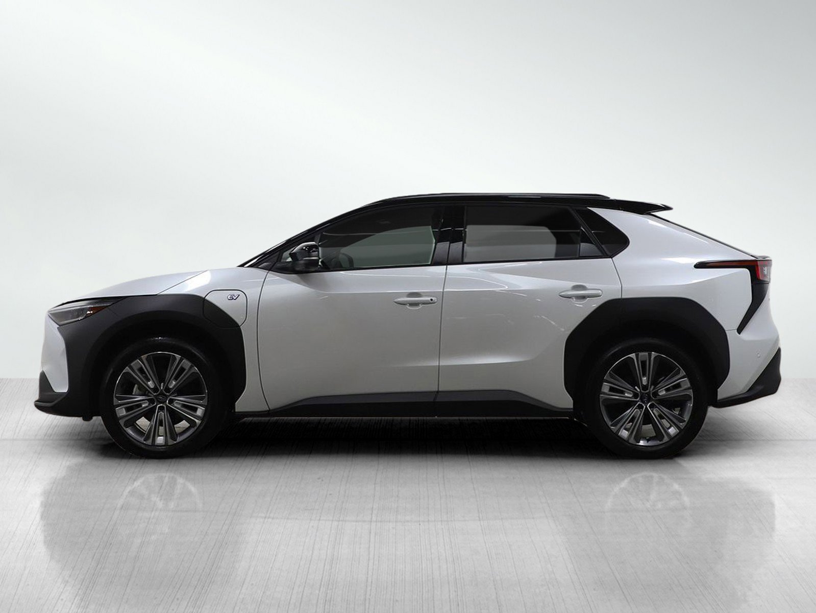 Used 2024 Subaru Solterra Touring w/ Touring Package image 2