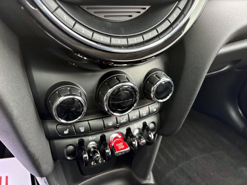 Used 2015 MINI Cooper 4-Door Hardtop image 17