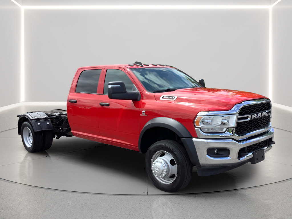 Used 2024 RAM 5500 Tradesman w/ Chrome Appearance Group AWD/4WD image 8