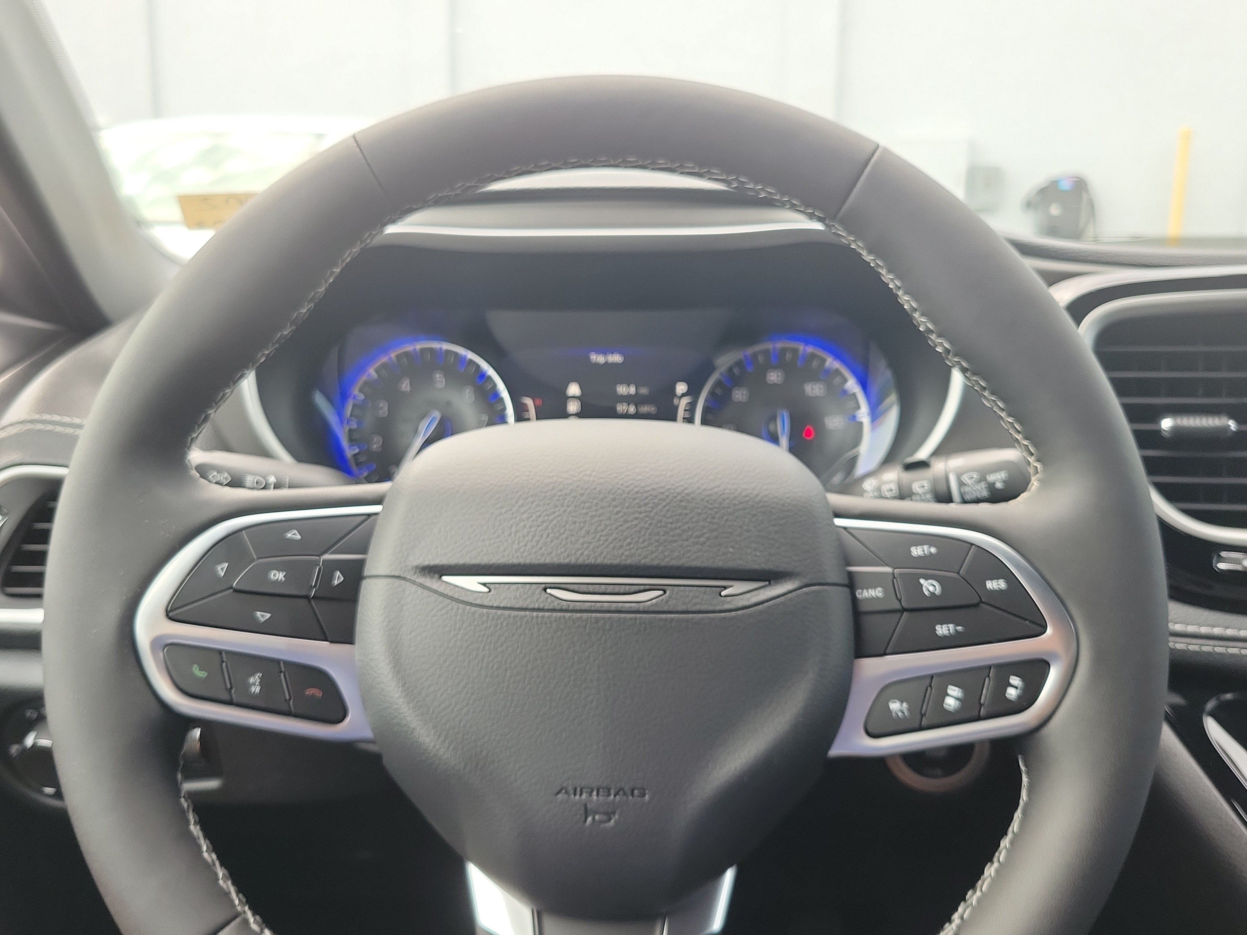 New 2027 Chrysler Pacifica Select FWD image 13