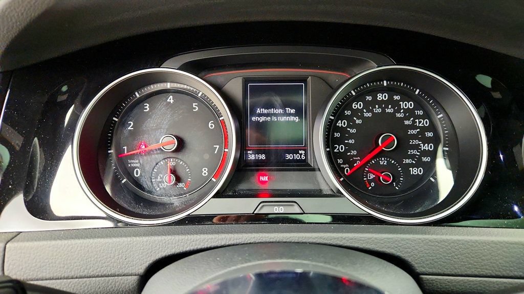 Used 2019 Volkswagen GTI SE FWD image 14