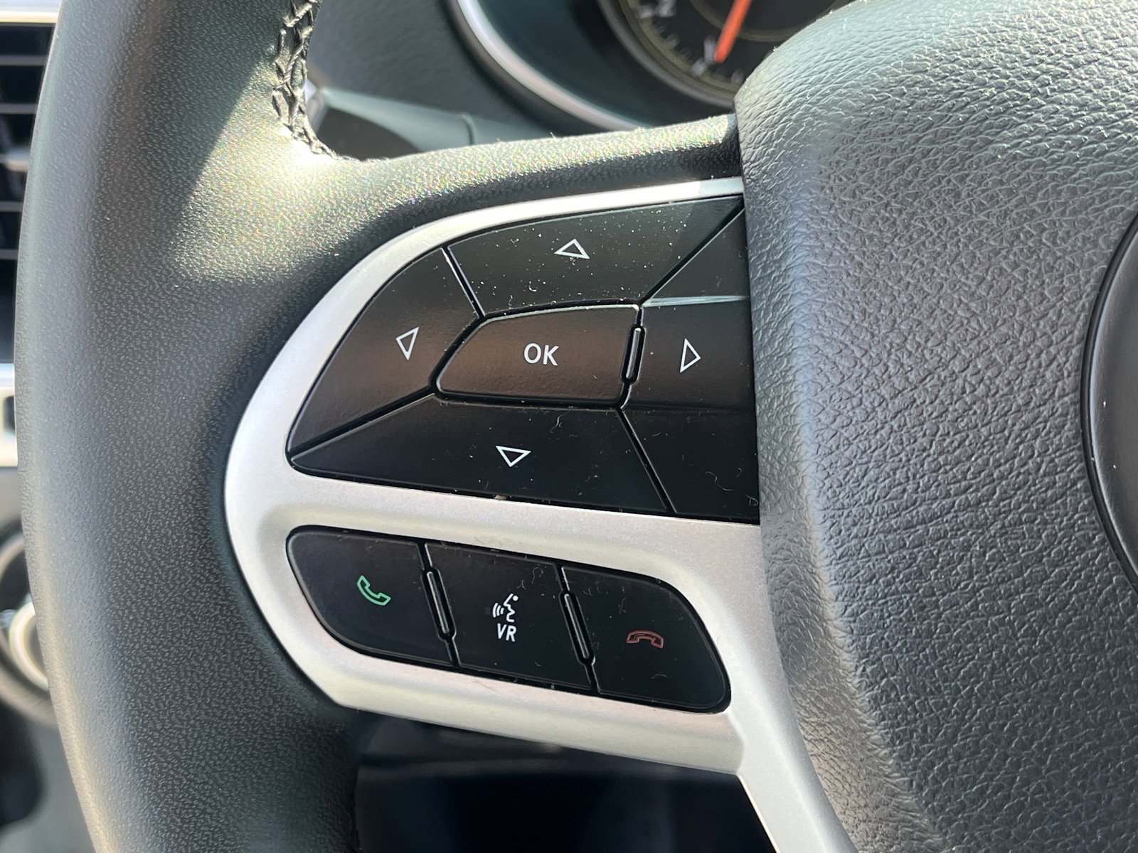 Used 2022 Jeep Cherokee Latitude w/ Sun & Sound Group AWD/4WD image 17
