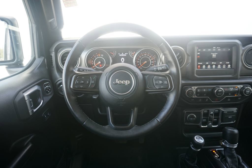 Used 2022 Jeep Gladiator Willys AWD/4WD image 11