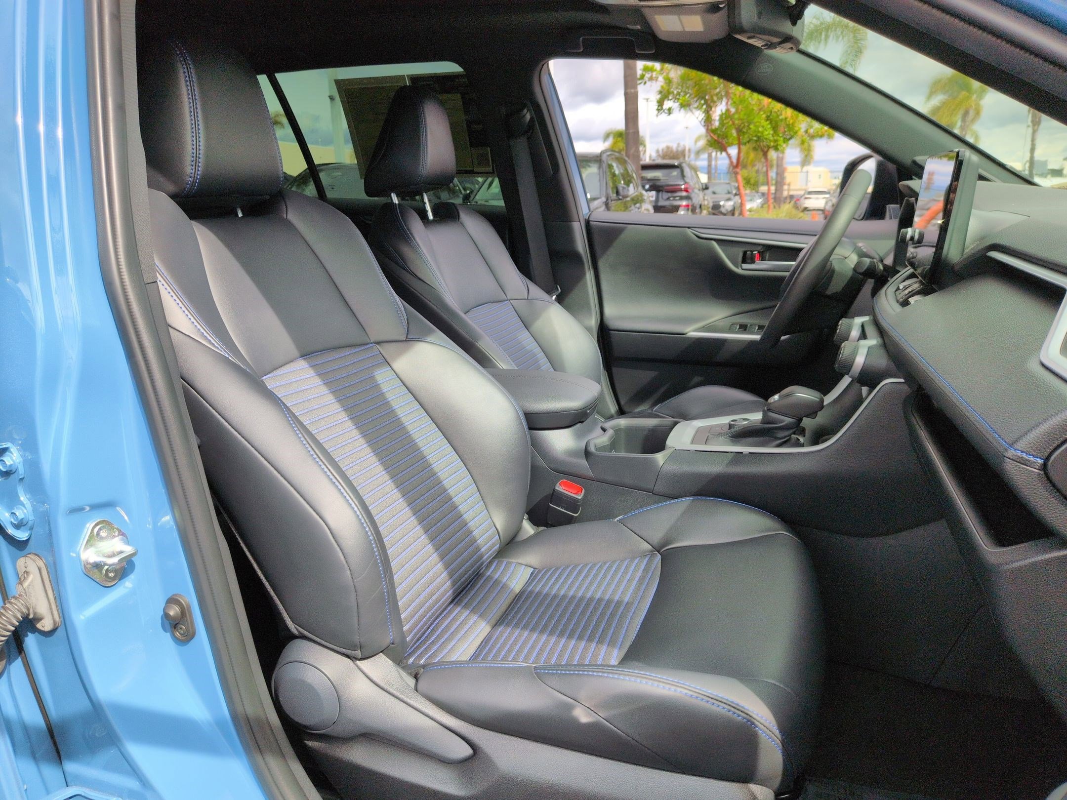 Used 2023 Toyota RAV4 XSE AWD/4WD image 32
