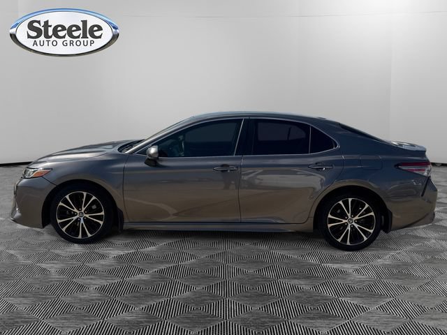 Used 2019 Toyota Camry SE FWD image 2