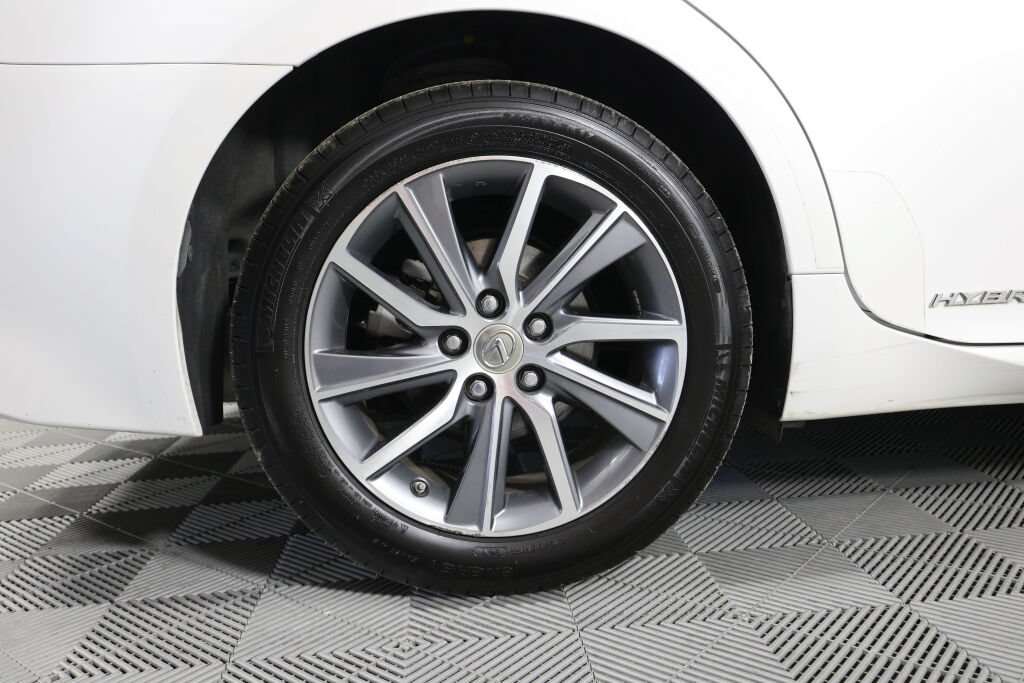 Used 2016 Lexus ES 300h w/ Luxury Package w/Wood Trim FWD image 7