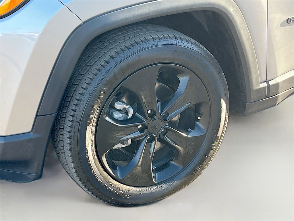 Used 2020 Jeep Compass Latitude image 28