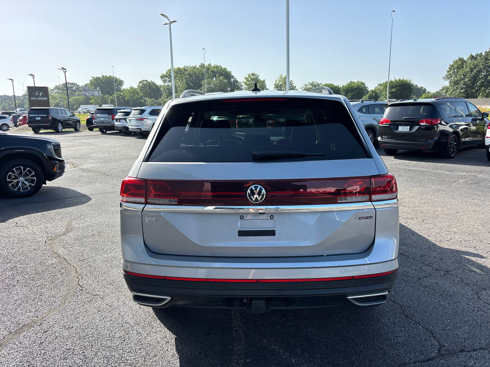 Used 2024 Volkswagen Atlas SE w/ Black Wheel Package AWD/4WD image 6
