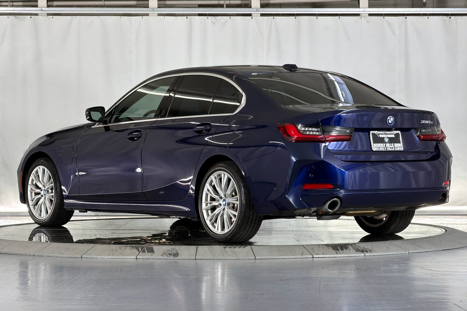 Used 2024 BMW 330e w/ Convenience Package RWD image 3