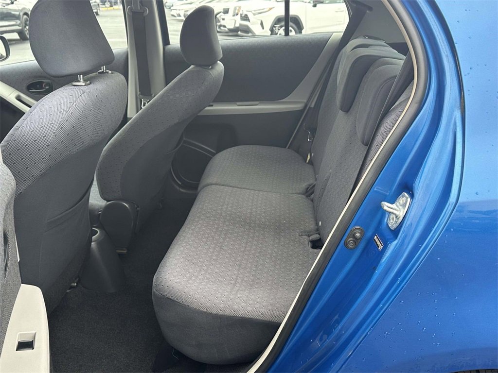 Used 2009 Toyota Yaris 4-Door Hatchback image 9