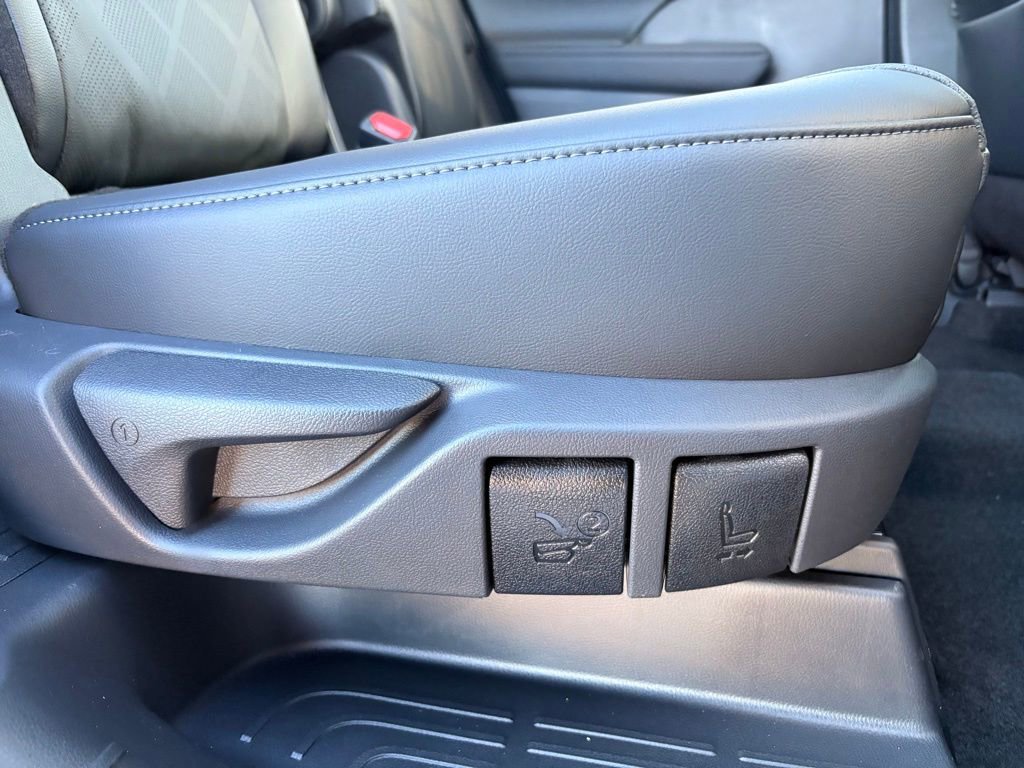 Used 2026 Toyota Highlander Platinum image 29