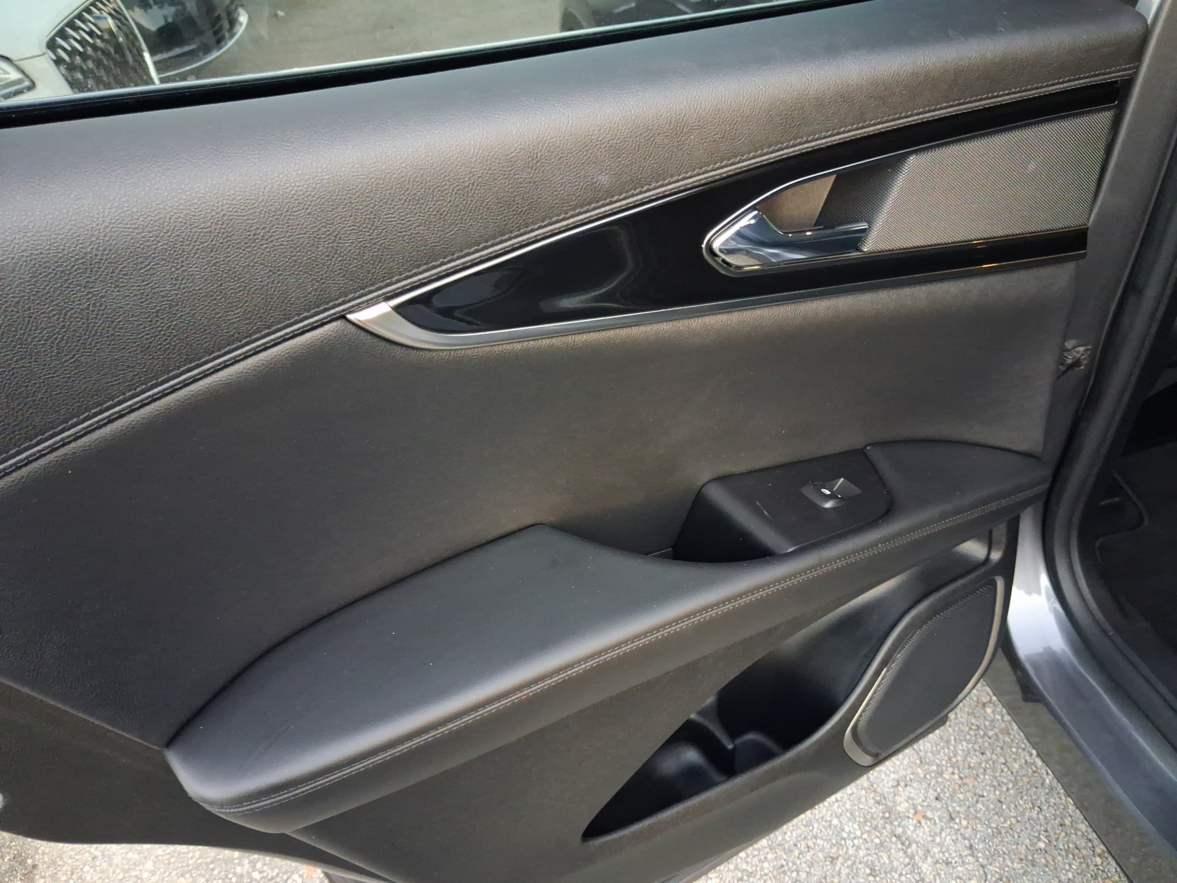 Certified 2022 Lincoln Nautilus FWD w/ Premium Package image 9