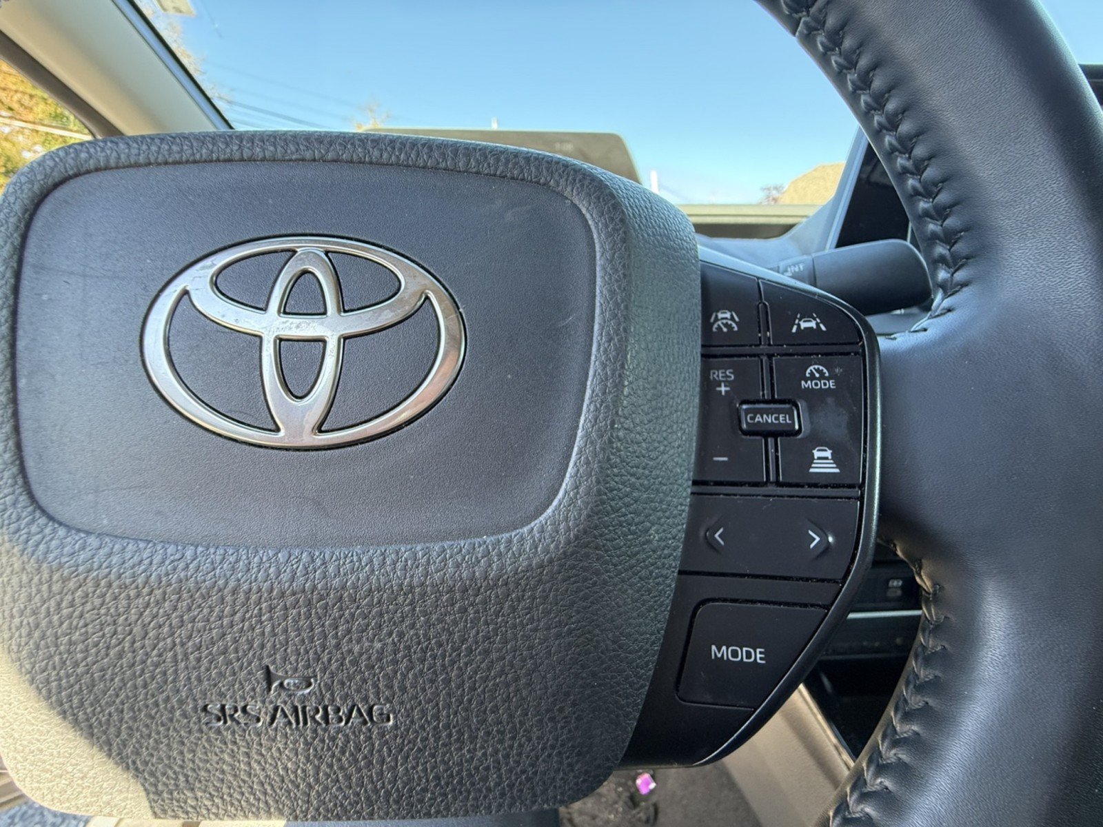 Used 2024 Toyota Prius LE FWD image 15