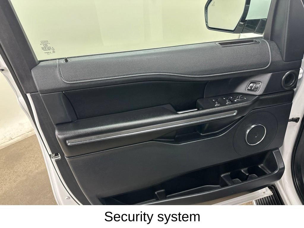 Used 2019 Ford Expedition XLT w/ Equipment Group 202A AWD/4WD image 38