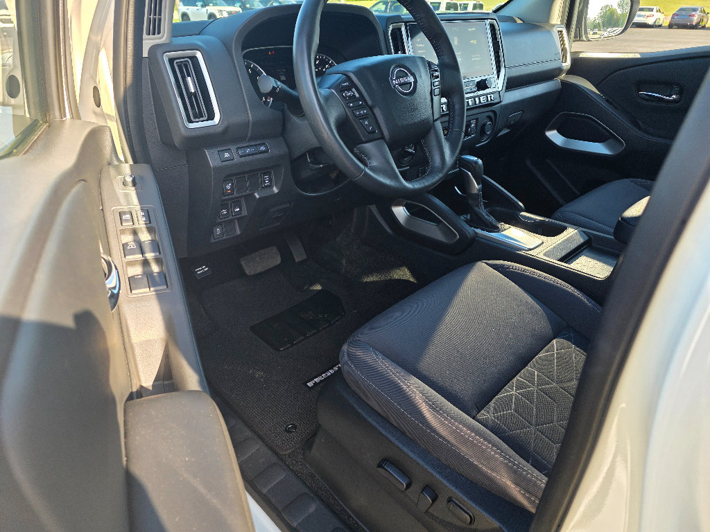 Used 2025 Nissan Frontier SV w/ SV Convenience Package AWD/4WD image 11