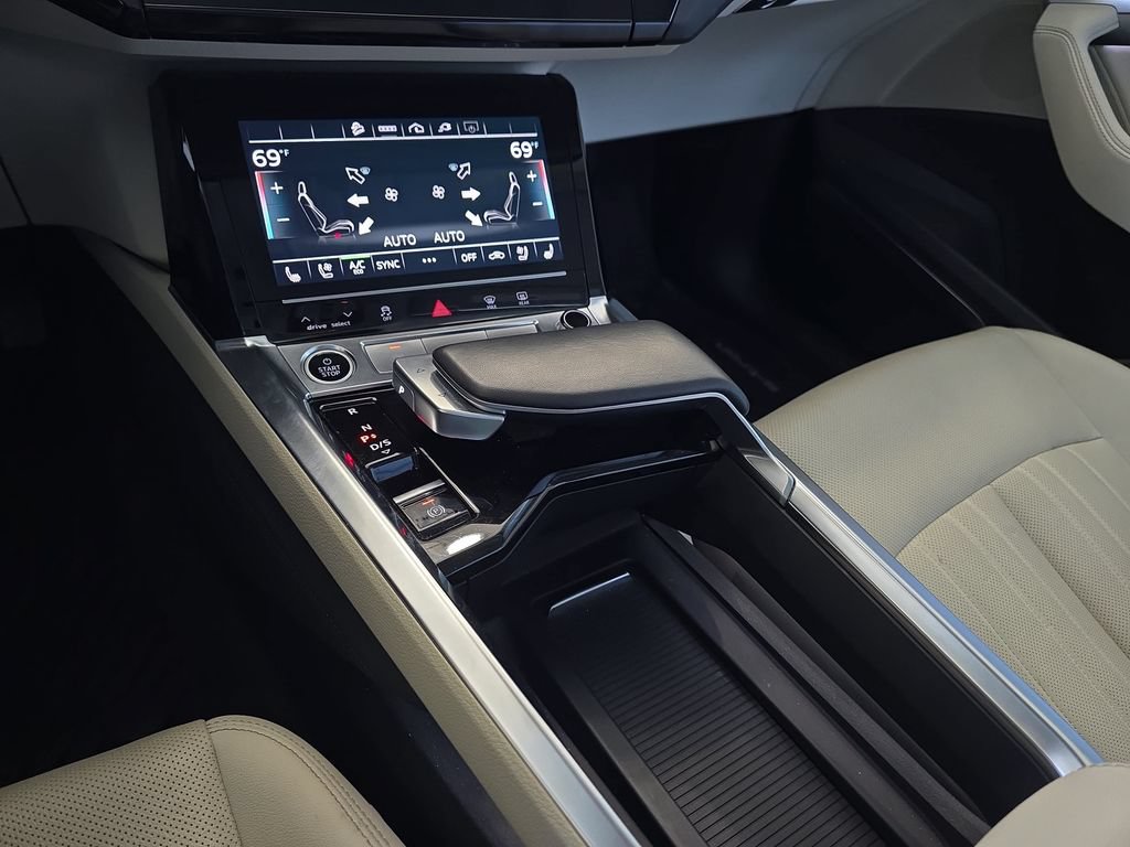Certified 2024 Audi Q8 e-tron Premium Plus w/ Premium Plus Package AWD/4WD image 27
