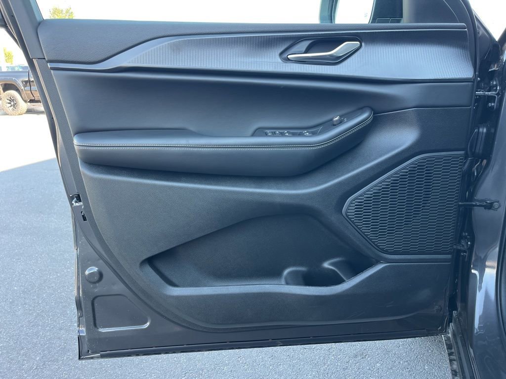 New 2025 Jeep Grand Cherokee L Laredo w/ Trailer Tow Package image 5