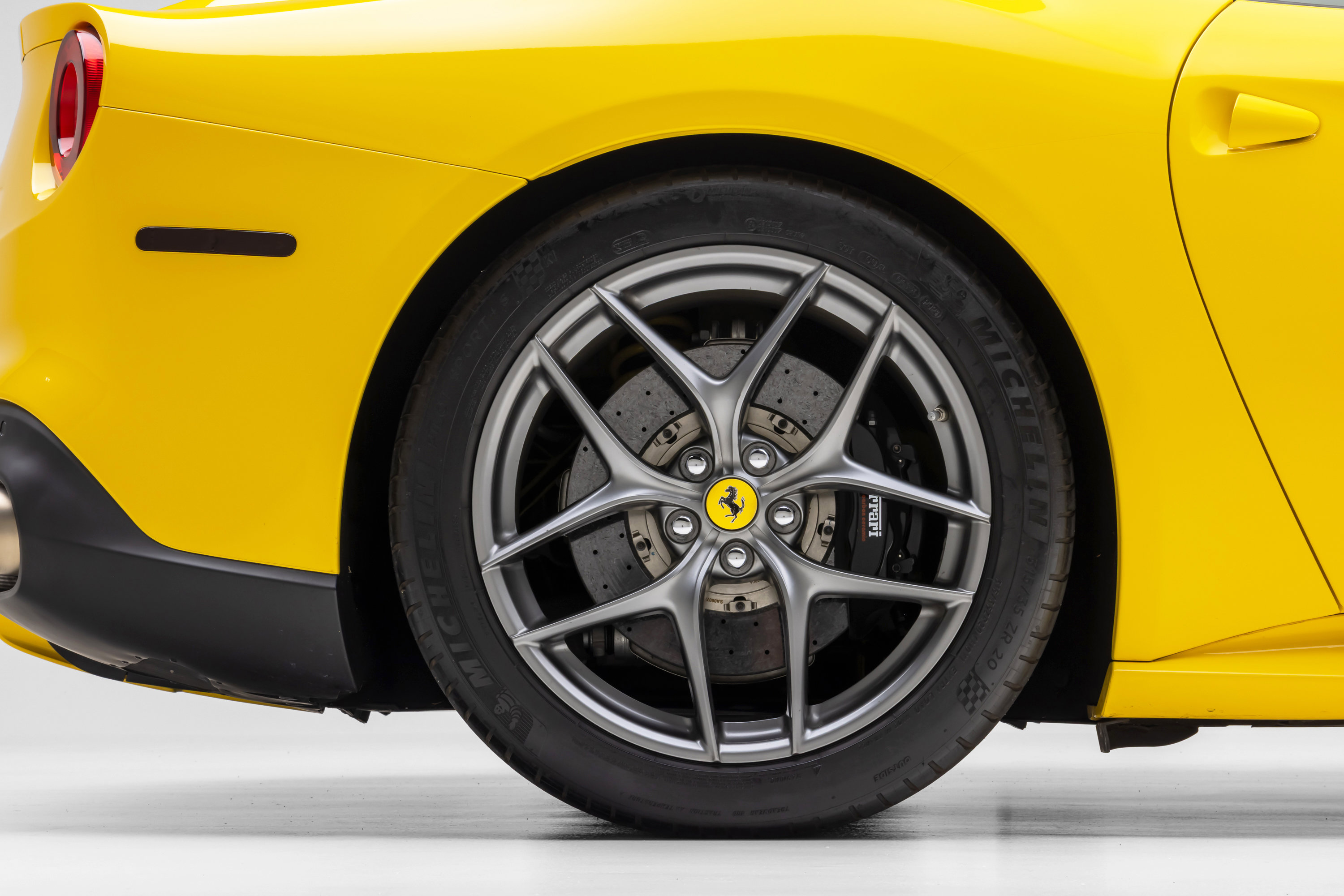 Certified 2017 Ferrari F12 Berlinetta RWD image 18