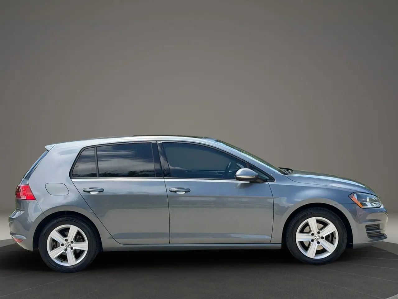 Used 2017 Volkswagen Golf Wolfsburg Edition FWD image 2
