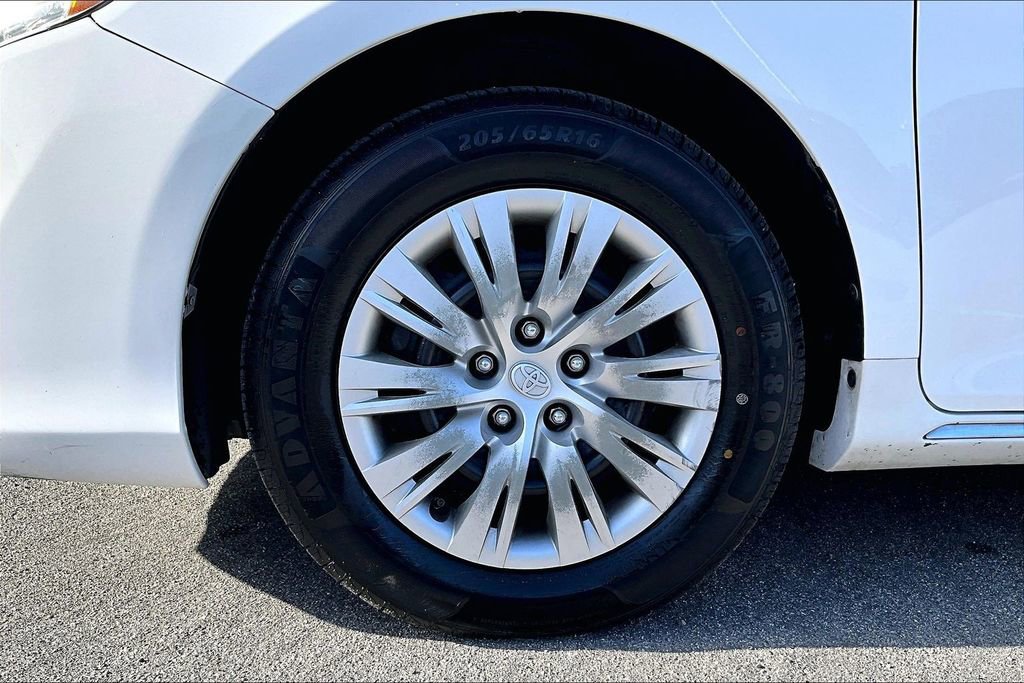 Used 2014 Toyota Camry LE image 34