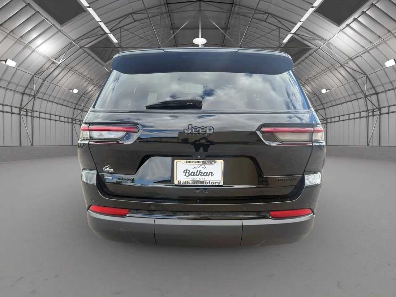 Used 2022 Jeep Grand Cherokee L Limited w/ Black Appearance Package image 4