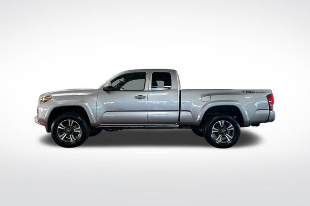 Used 2017 Toyota Tacoma TRD Sport image 7