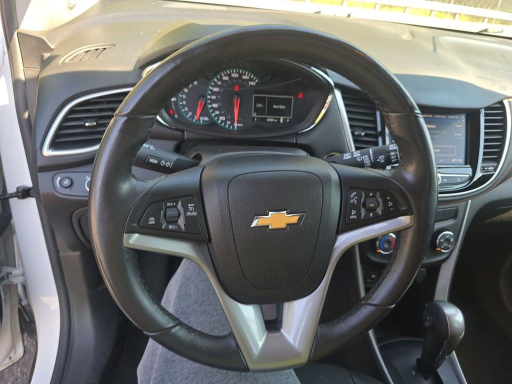 Certified 2022 Chevrolet Trax LT w/ Redline Edition image 2