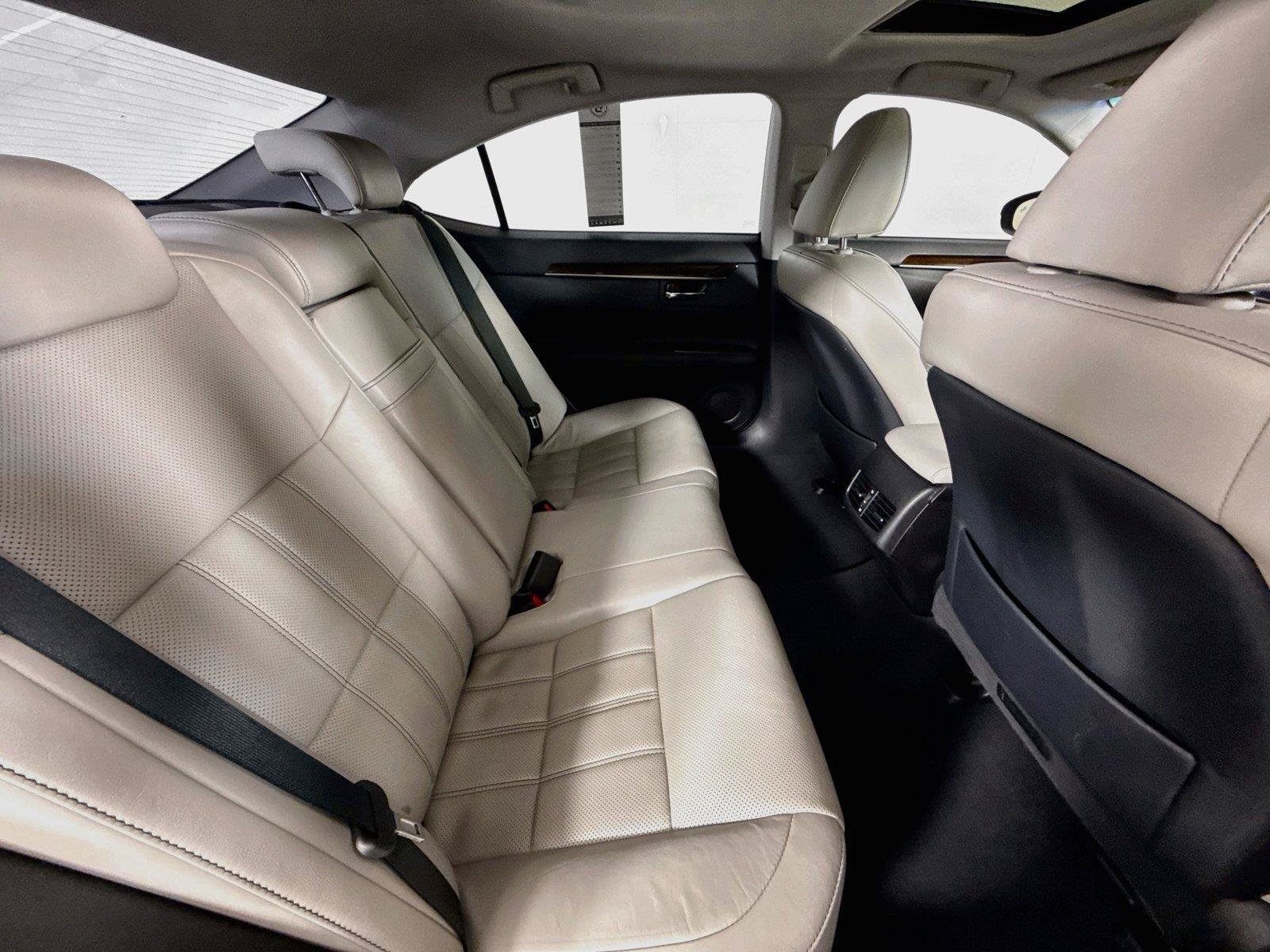 Used 2017 Lexus ES 350 w/ Luxury Package FWD image 44
