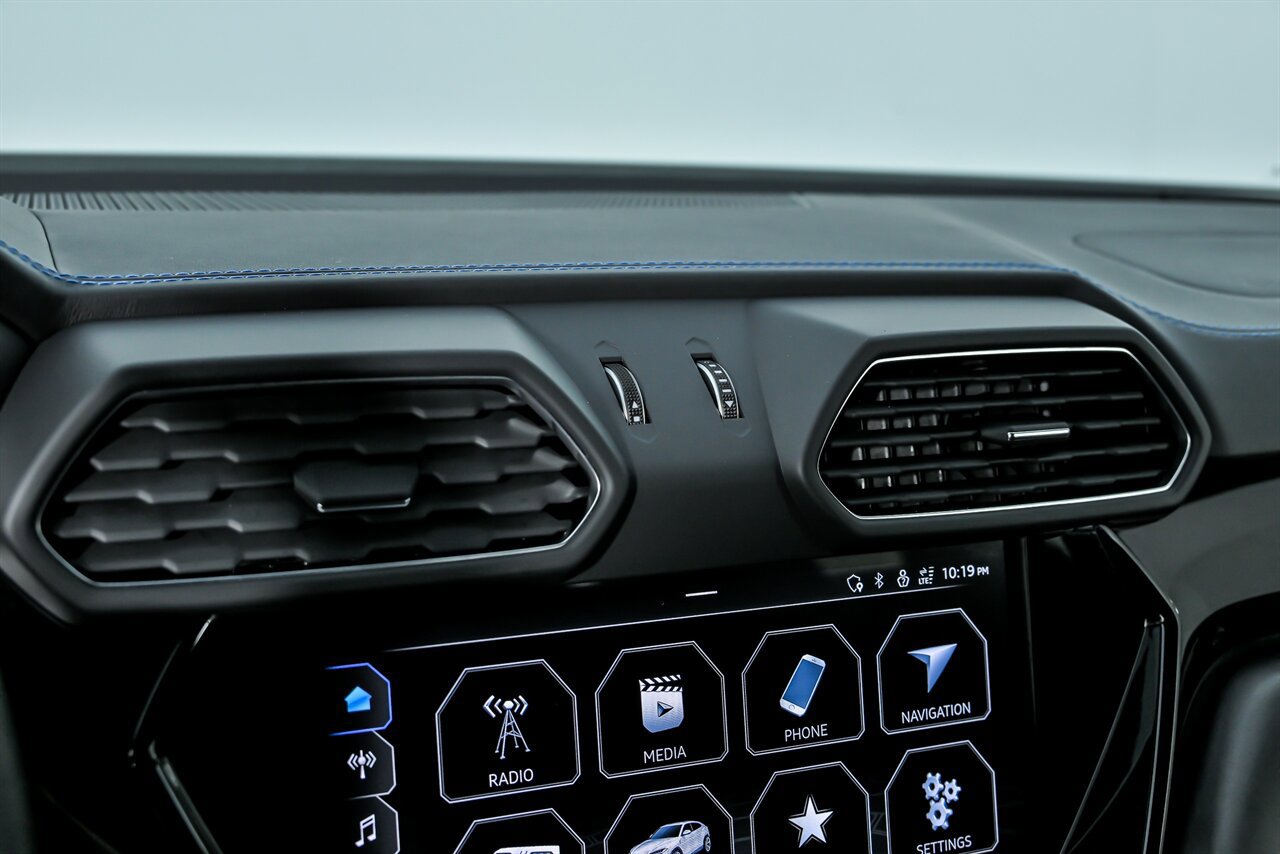 Used 2022 Lamborghini Urus image 33