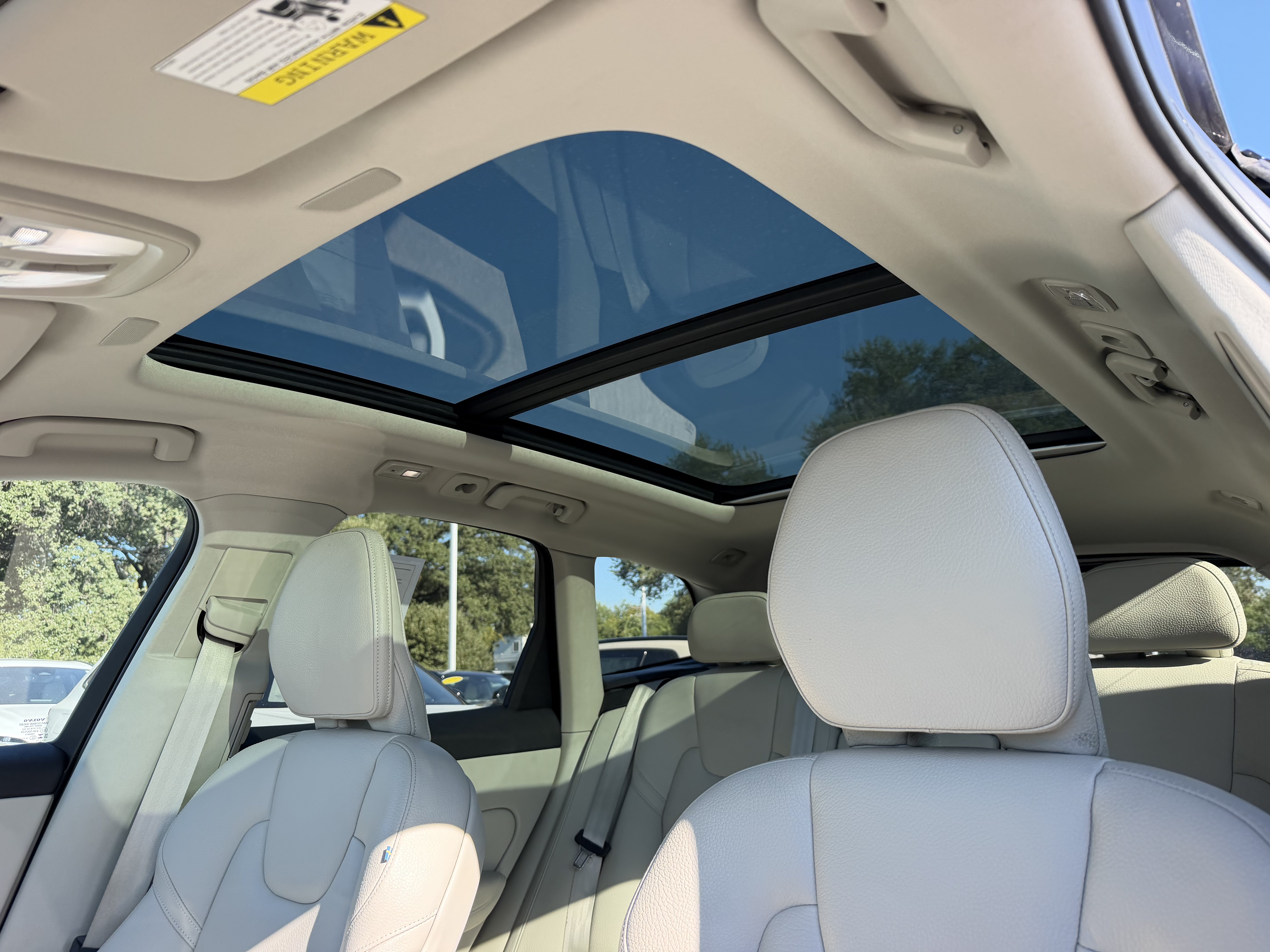 Certified 2024 Volvo XC60 B5 Plus w/ Protection Package Premier AWD/4WD image 23