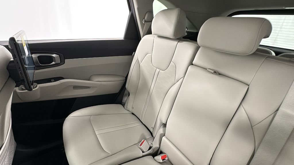 New 2025 Kia Sorento S image 14