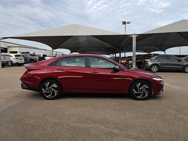 Used 2025 Hyundai Elantra Sport FWD image 4