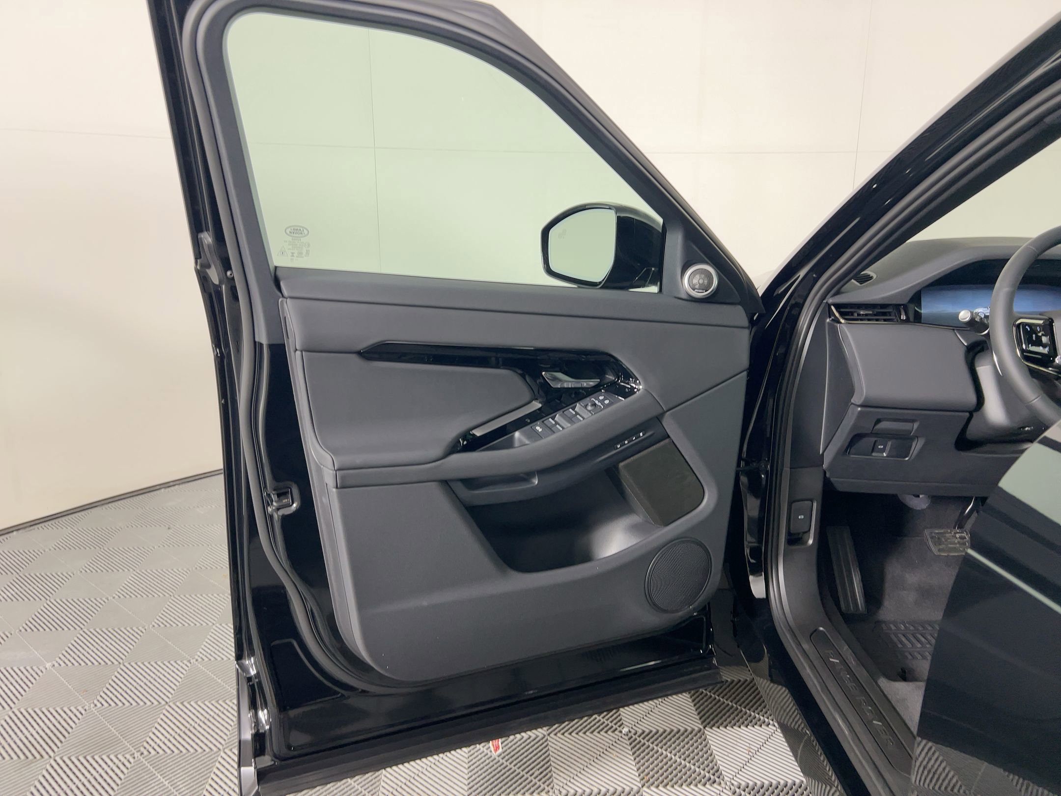 New 2026 Land Rover Range Rover Evoque S image 18