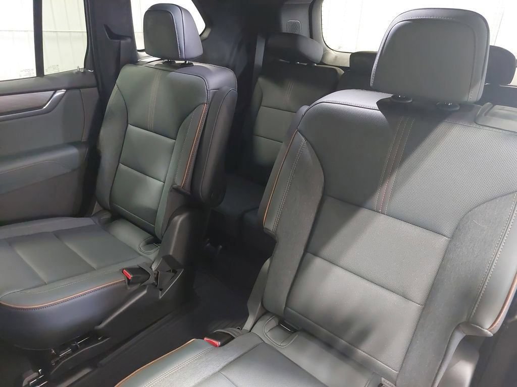 New 2025 GMC Acadia AT4 w/ LPO, Floor Liner Package AWD/4WD image 16