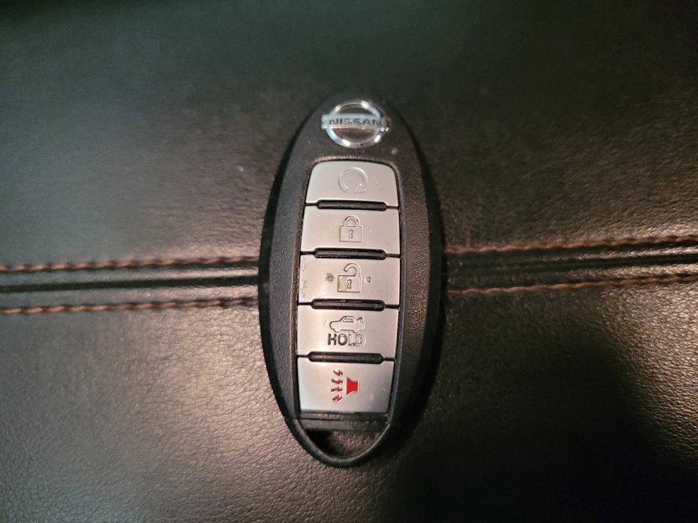 Used 2022 Nissan Sentra SR w/ Lighting Package FWD image 32