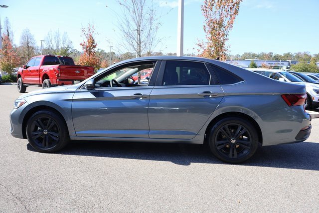 Certified 2023 Volkswagen Jetta SE image 5